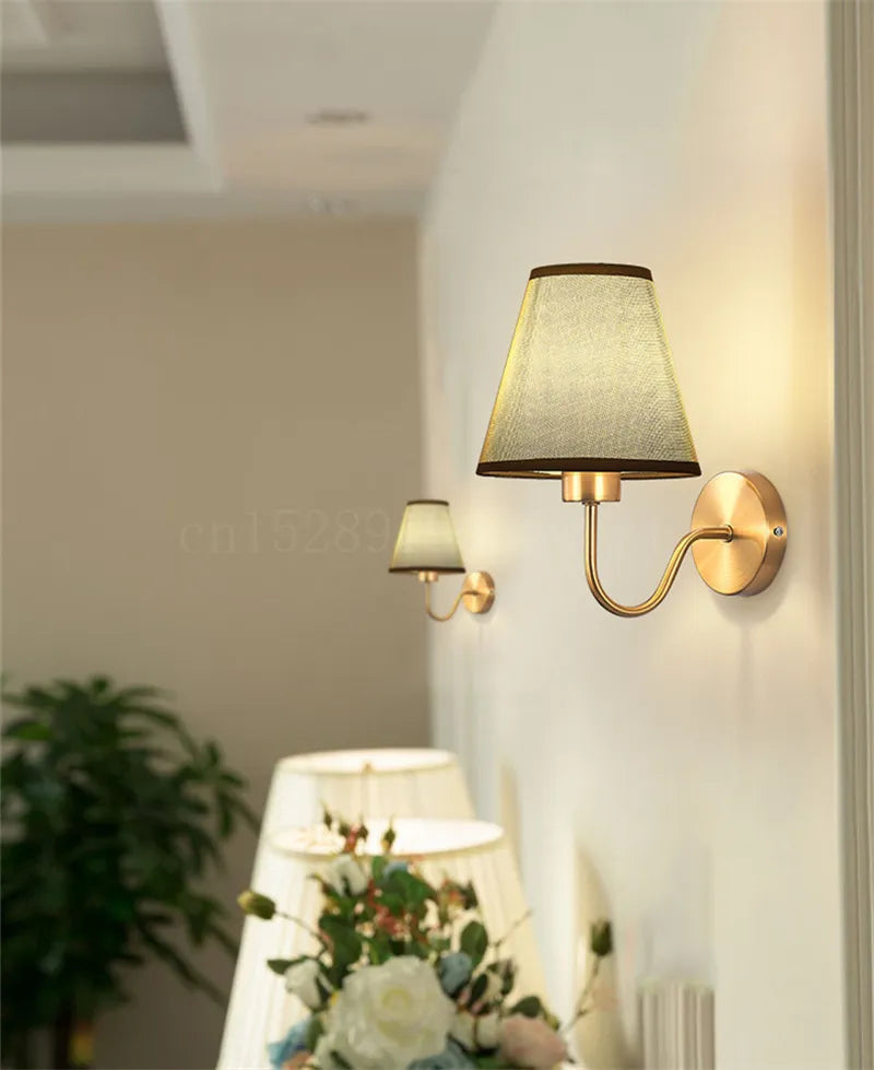 RusticGlow - Lampe murale en tissu de style américain