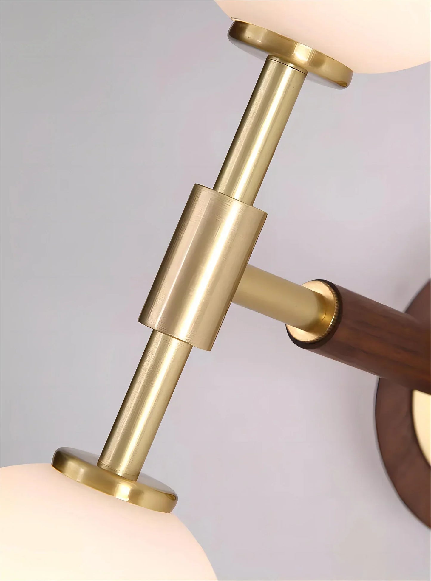 ModernBrass - Væglampe med messing og slankt design