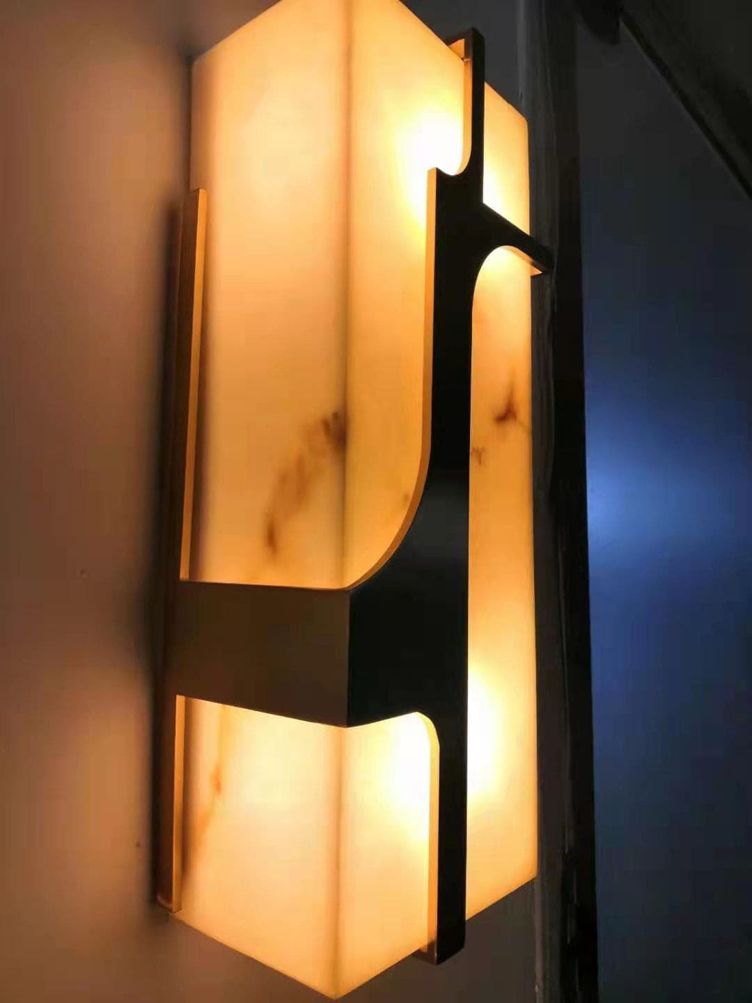 OpalGlow - Marmor Art Deco Wandleuchte