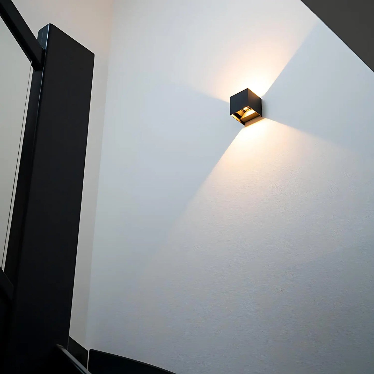AuraLuxe - Hana vegglampe design