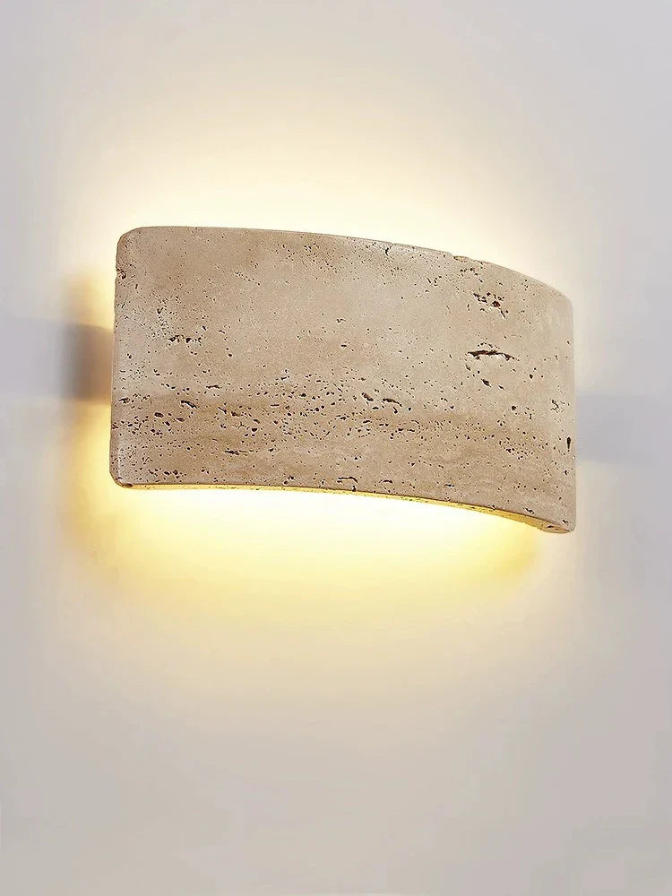 StoneGlow - Minimalistisk væglampe i travertin