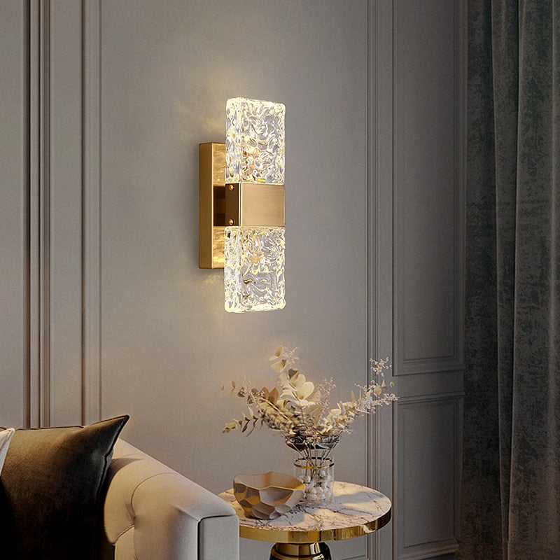 LuxeGlow - Minimalistisk Væglampe med Krystaller og Guld