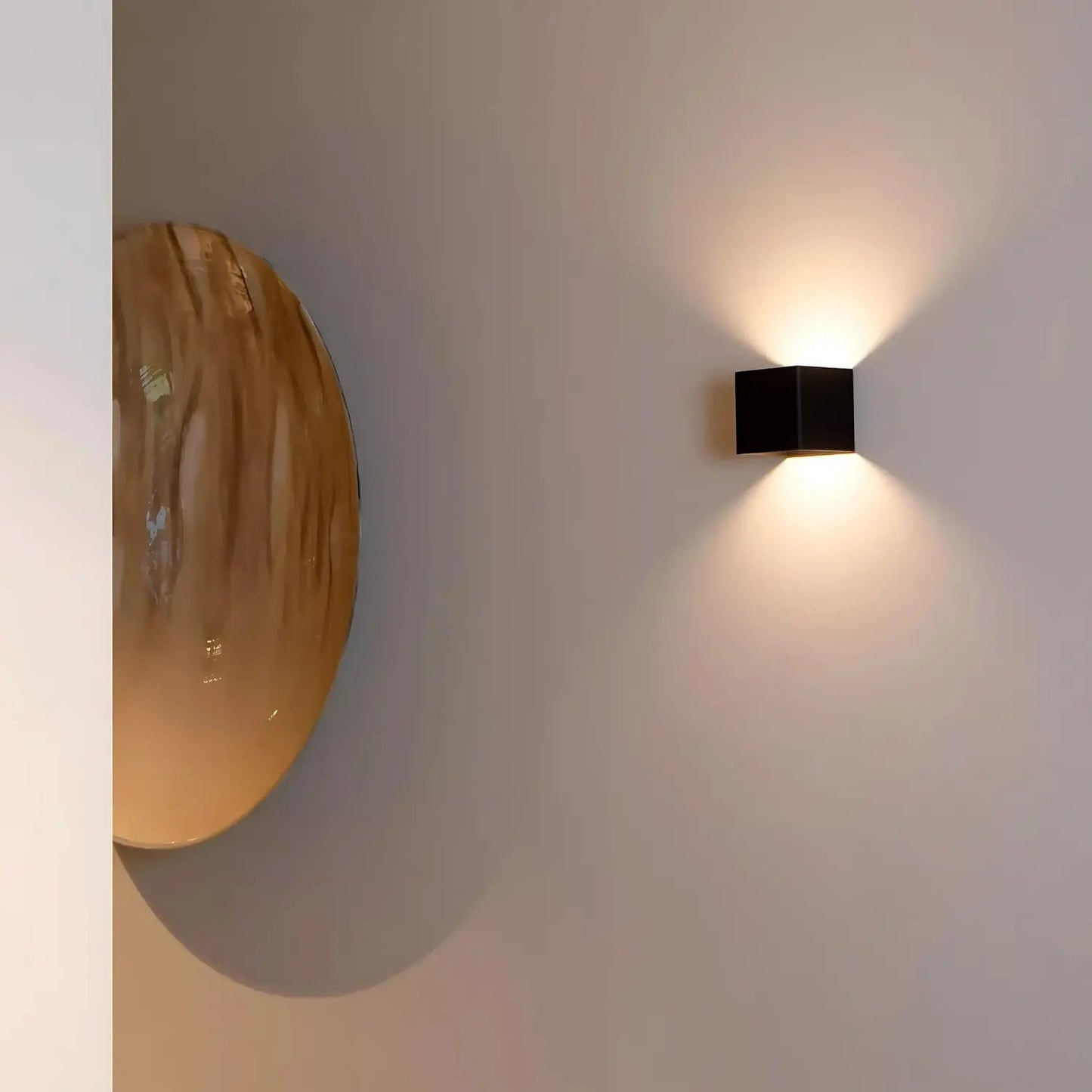 AuraLuxe - Hana vegglampe design