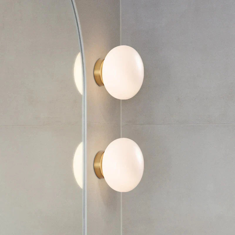 StoneShine - Elegant væg- og loftslampe med messingfod