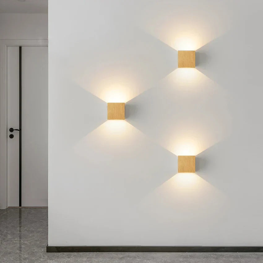 EleganceGlow – Romersk væglampe i design