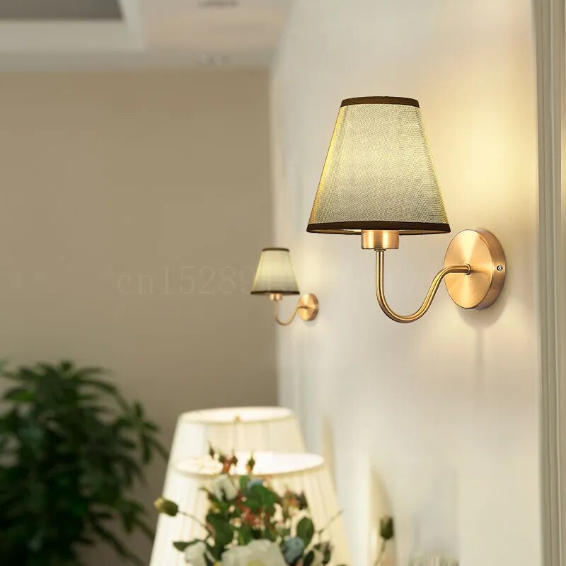 RusticGlow - Lampe murale en tissu de style américain