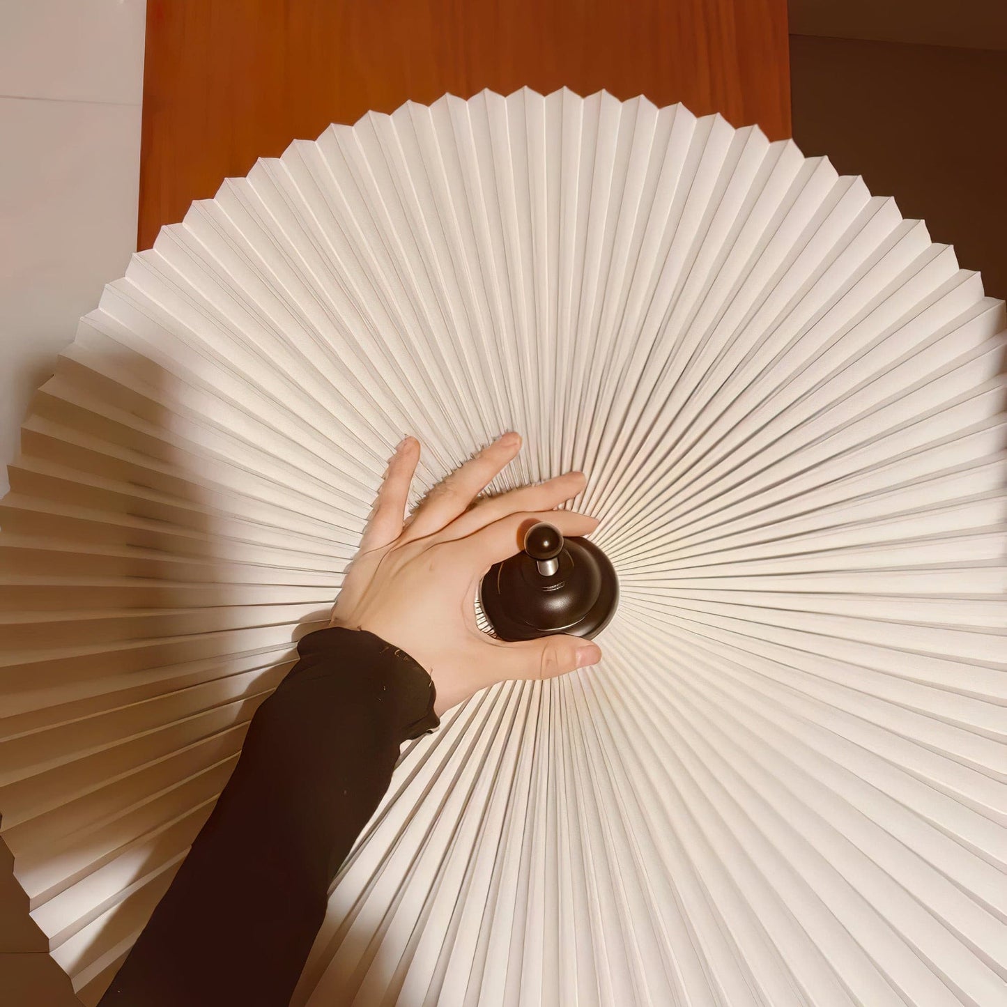 PlooiLicht - Elegant Table Lamp with Playfully Pleated Shade