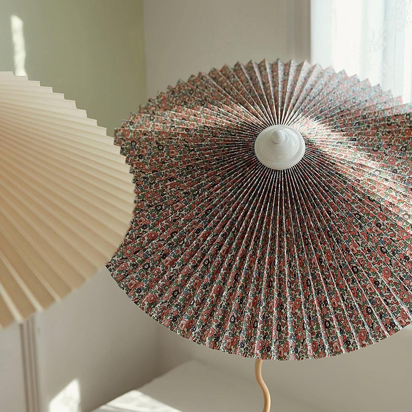 PlooiLicht - Elegant Table Lamp with Playfully Pleated Shade