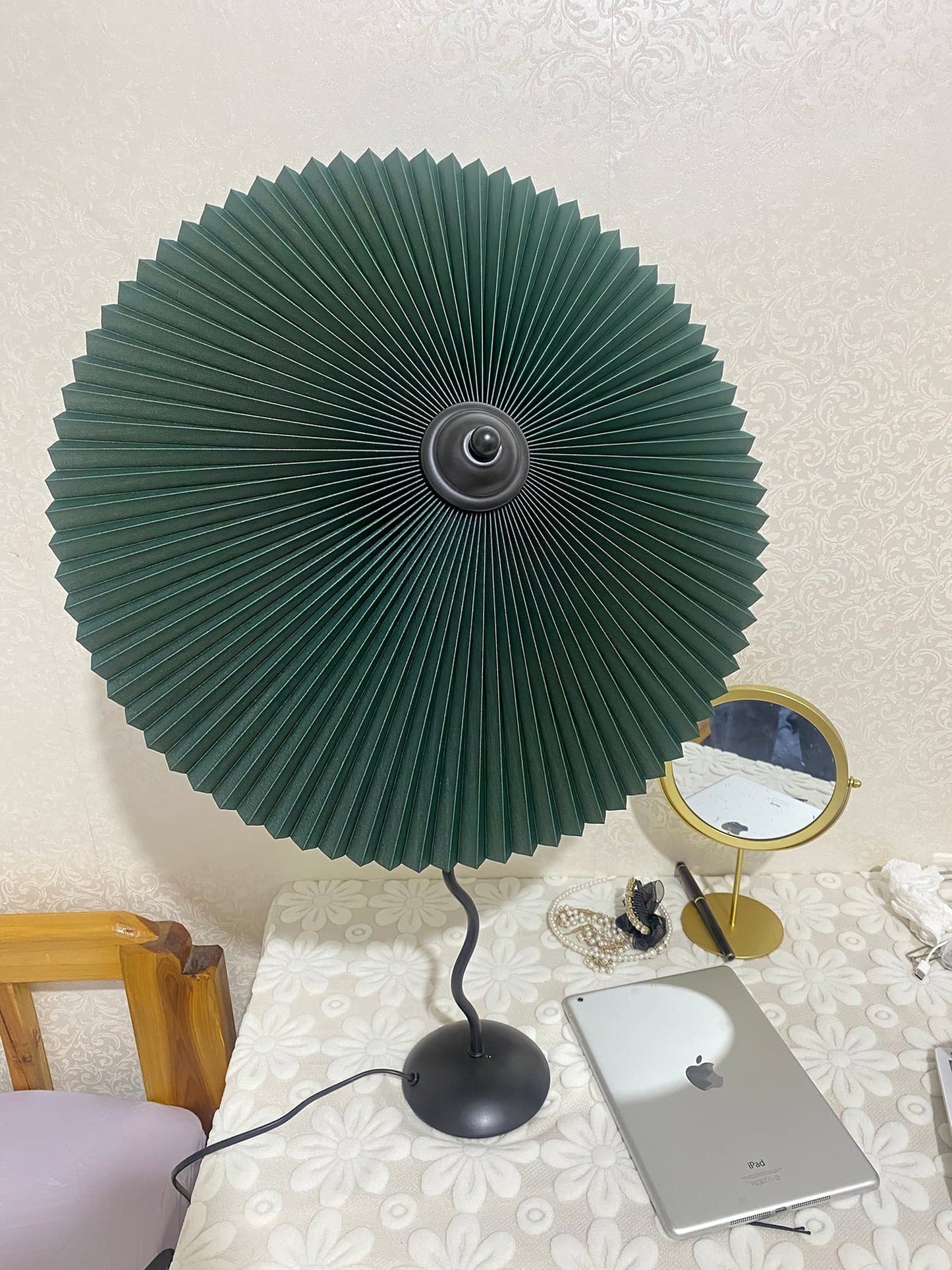 PlooiLicht - Elegant Table Lamp with Playfully Pleated Shade