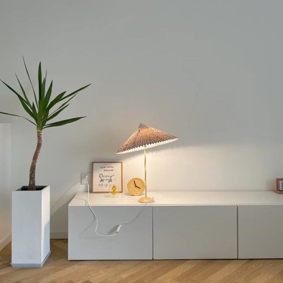PlooiLicht - Elegant Table Lamp with Playfully Pleated Shade