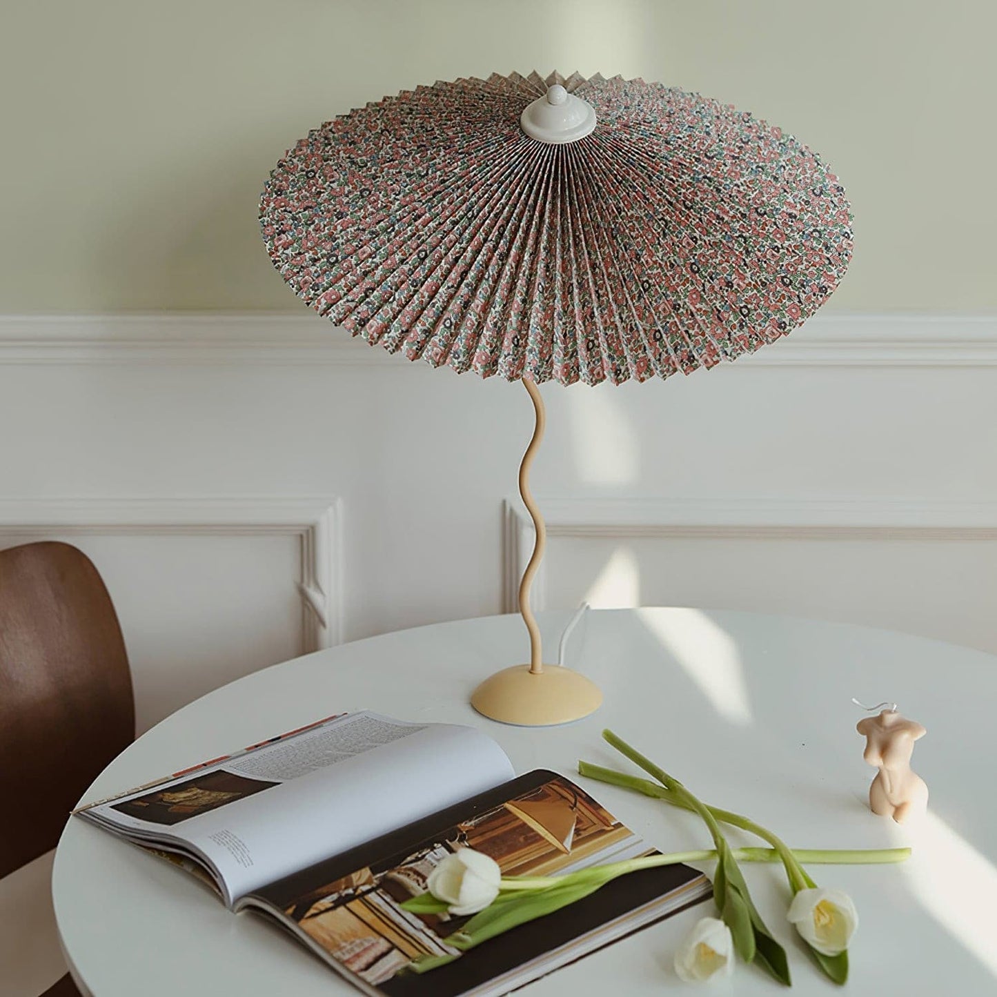 PlooiLicht - Elegant Table Lamp with Playfully Pleated Shade