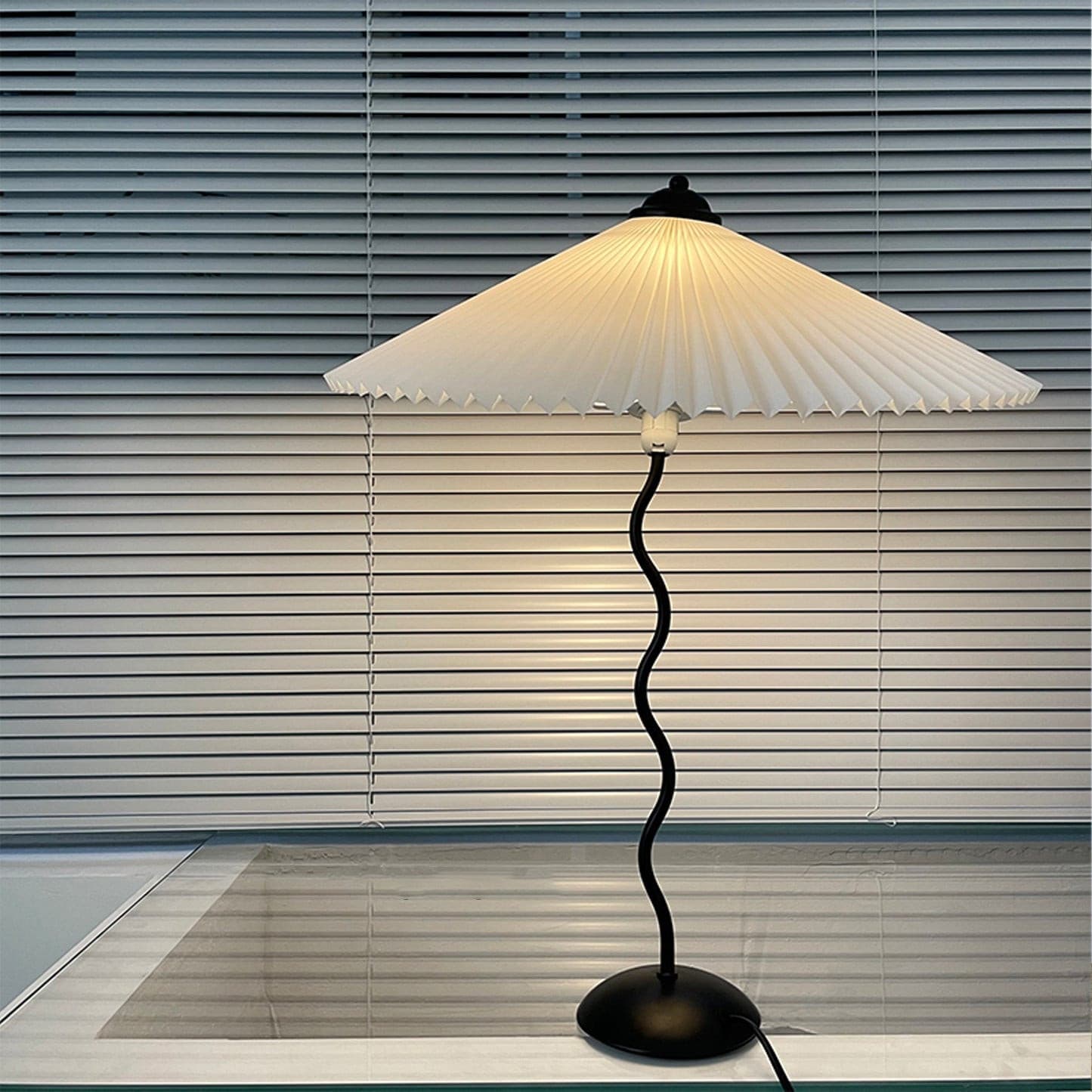 PlooiLicht - Elegant Table Lamp with Playfully Pleated Shade