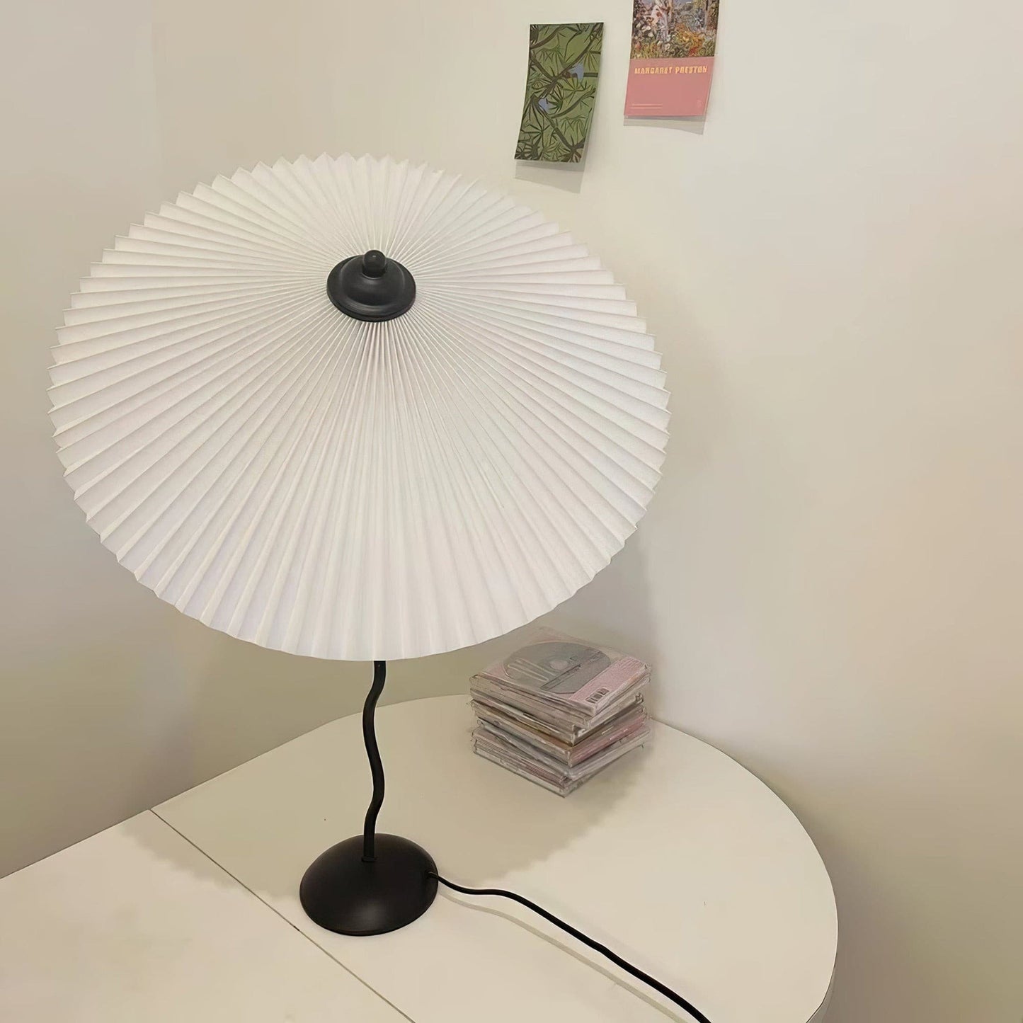 PlooiLicht - Elegant Table Lamp with Playfully Pleated Shade