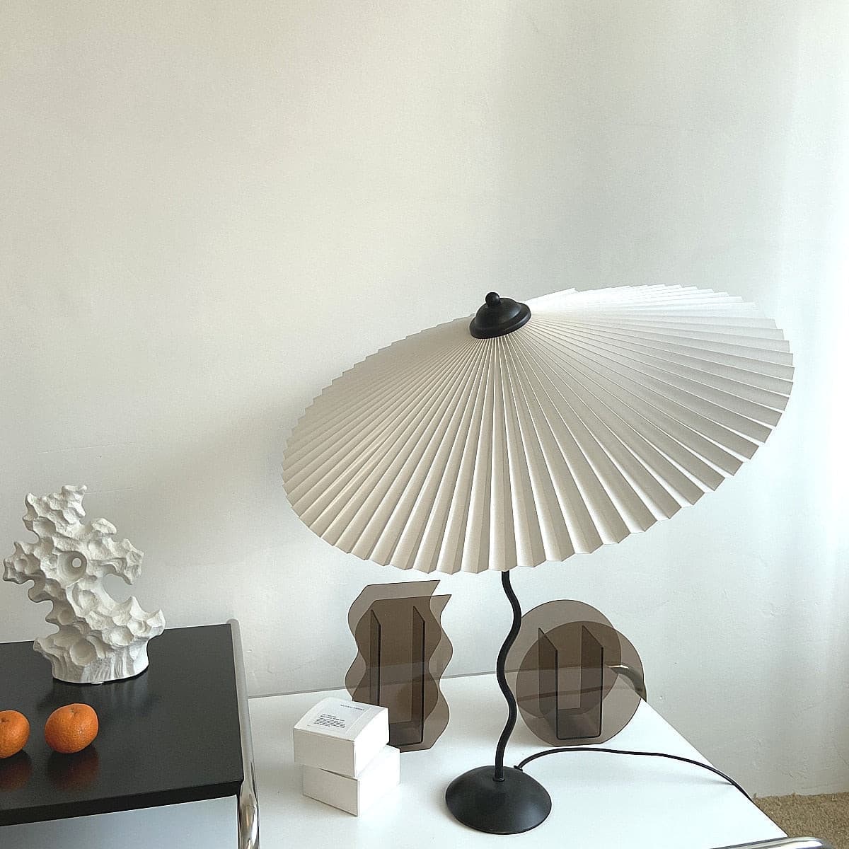 PlooiLicht - Elegant Table Lamp with Playfully Pleated Shade