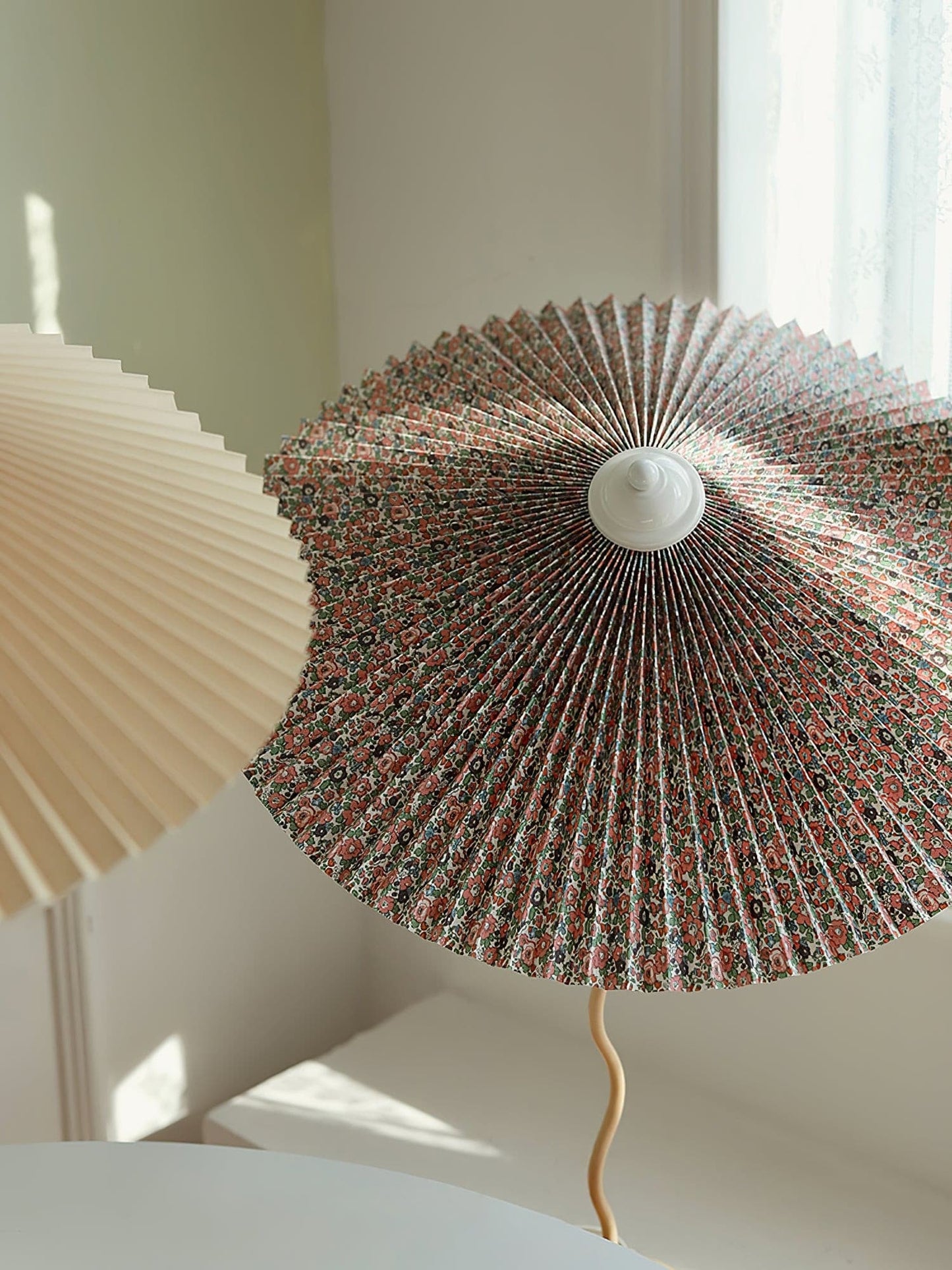 PlooiLicht - Elegant Table Lamp with Playfully Pleated Shade