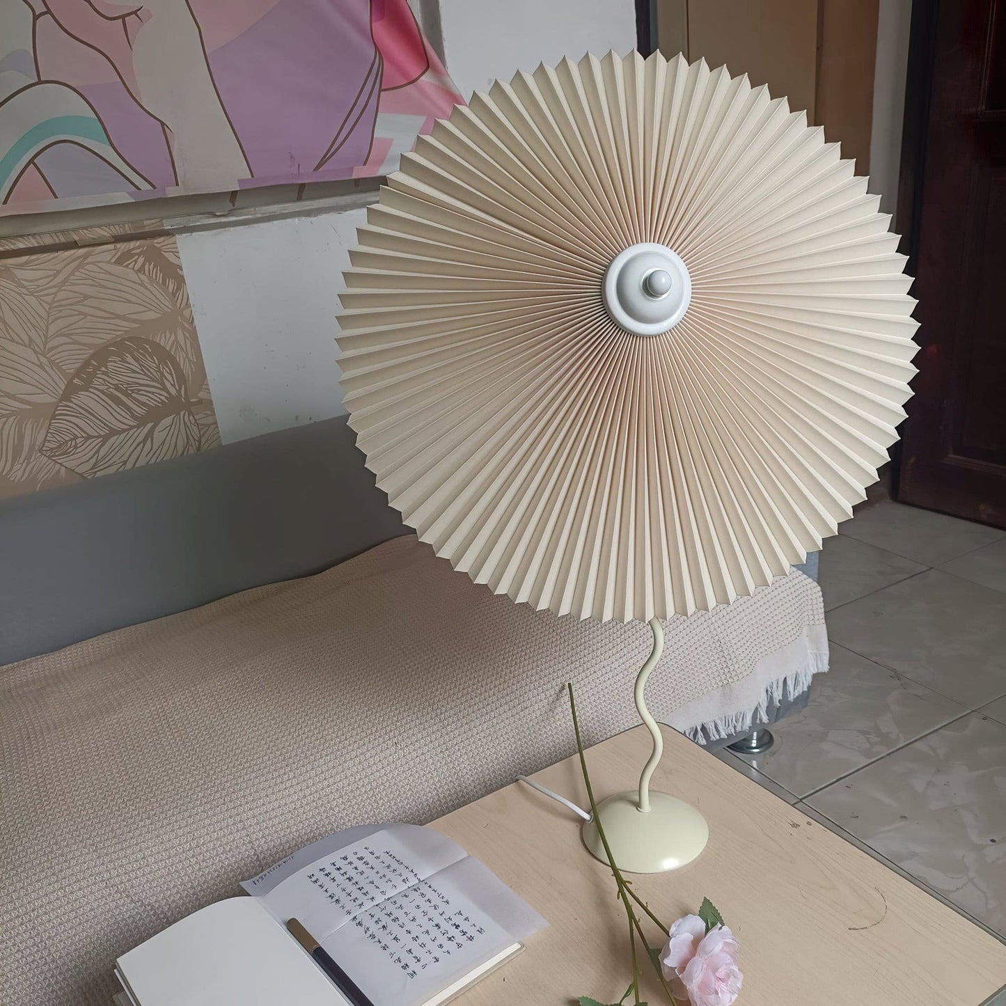 PlooiLicht - Elegant Table Lamp with Playfully Pleated Shade