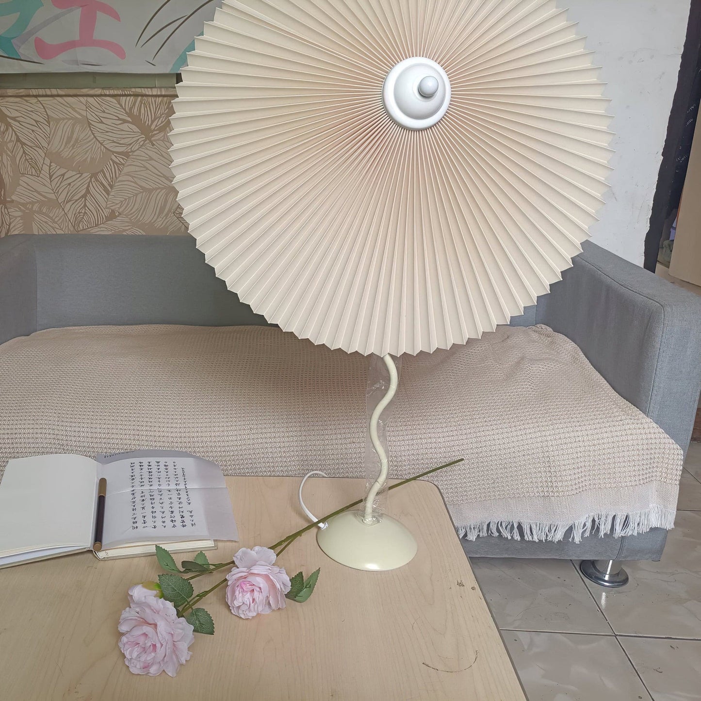 PlooiLicht - Elegant Table Lamp with Playfully Pleated Shade