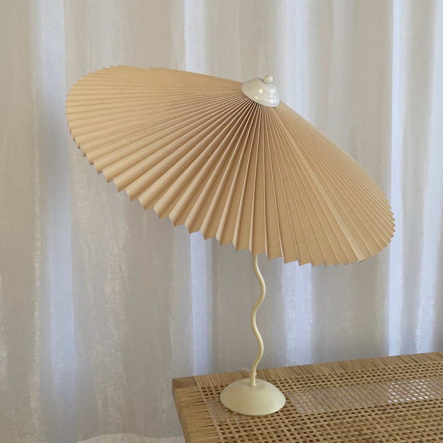 PlooiLicht - Elegant Table Lamp with Playfully Pleated Shade