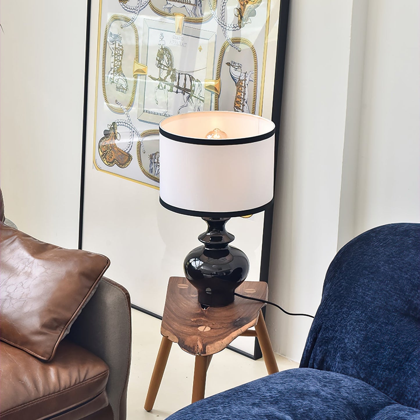 JarrigeLicht - Table Lamp with Vintage Inspired Shape and Subtle Lighting