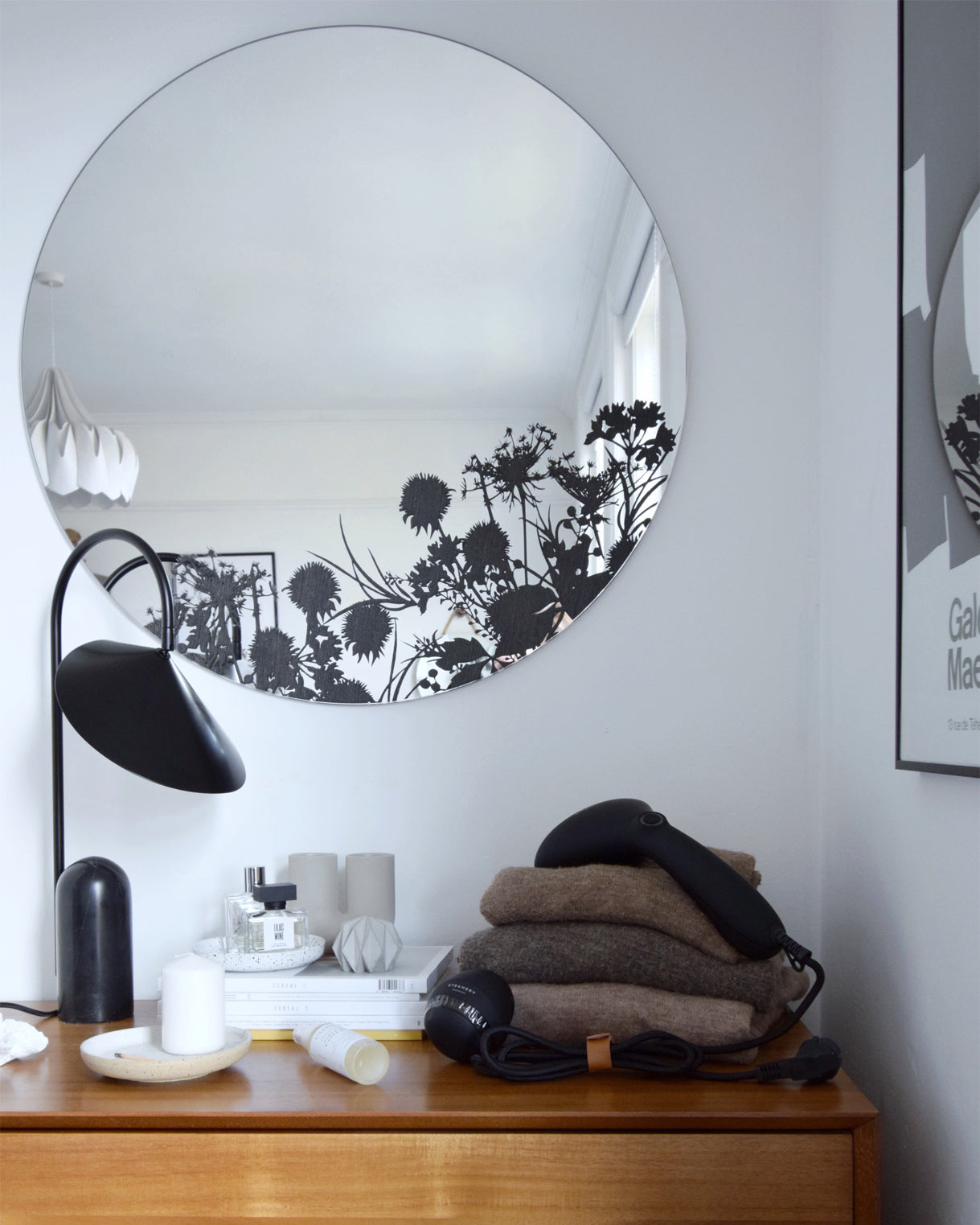LeafArch - Elegant Adjustable Table Lamp