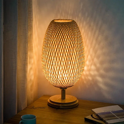 RusticGlow – Vintage bordlampe lavet af træ og metal