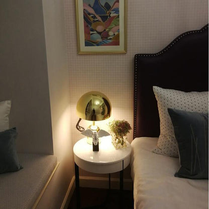 Lampe de table inspirée par une cloche