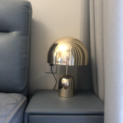 Lampe de table inspirée par une cloche