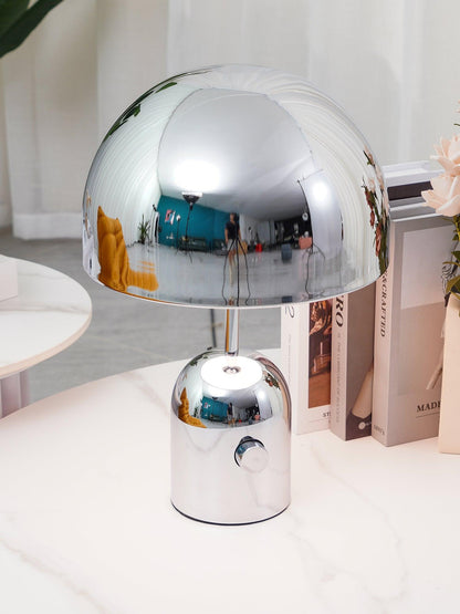 Lampe de table inspirée par une cloche