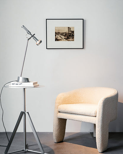 ChromeBeam – Industrielle Tischlampe mit schlankem Metallfinish
