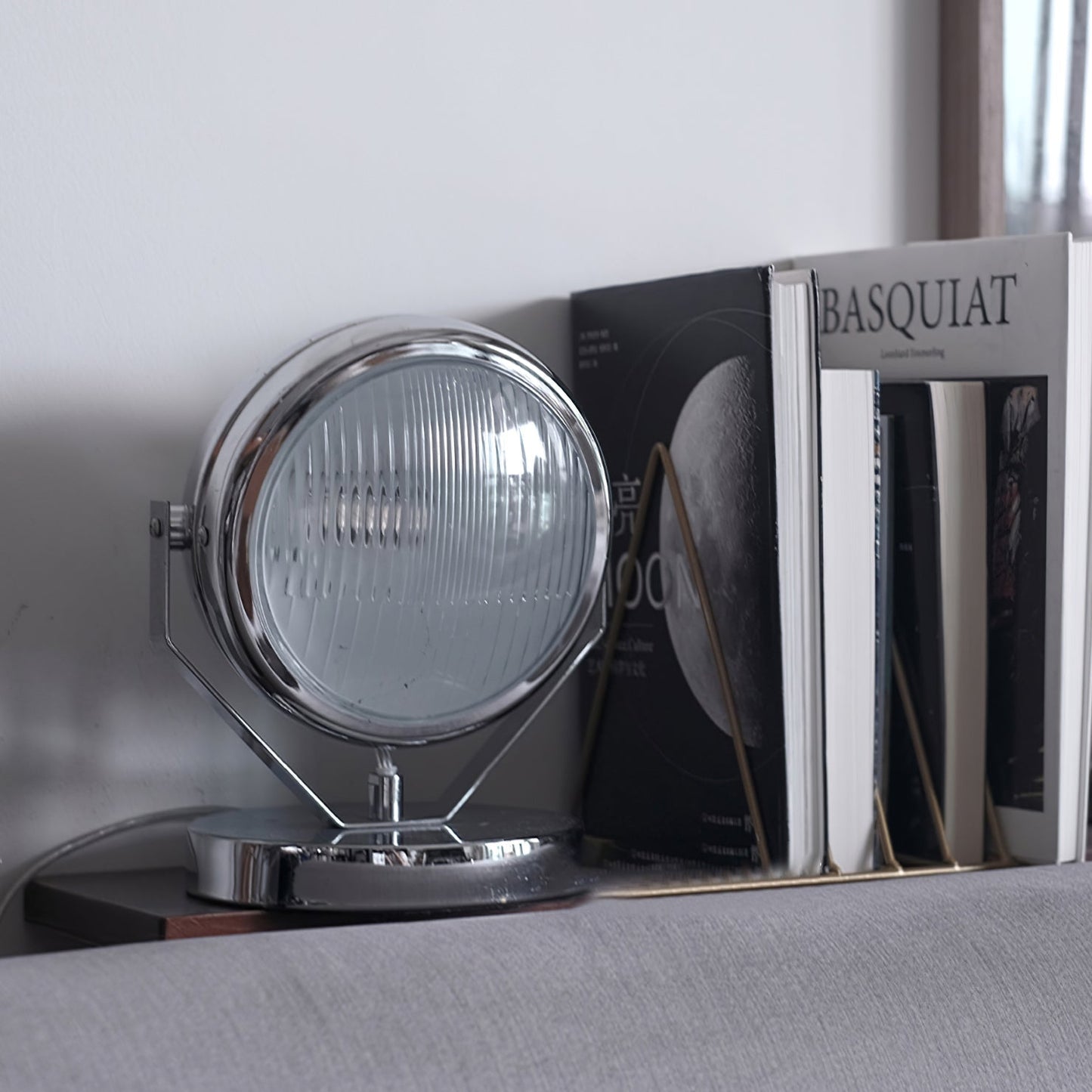 ChromeLuxe – Moderne bordlampe i metal og glas