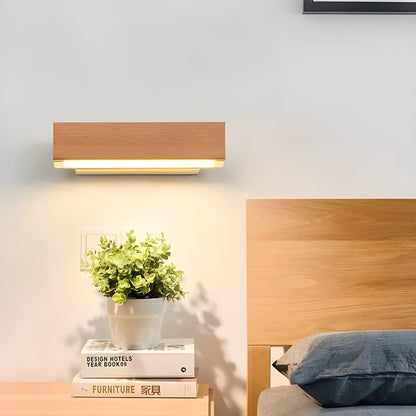 NordLume - Minimalistische Holz-Wandlampe
