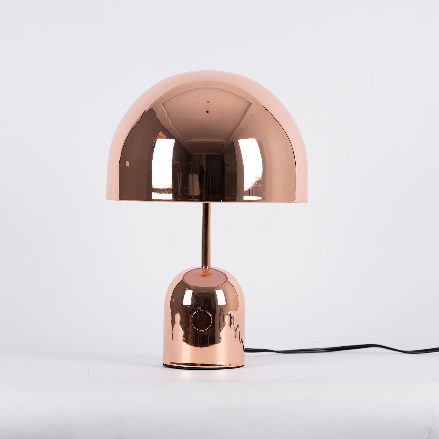 Lampe de table inspirée par une cloche