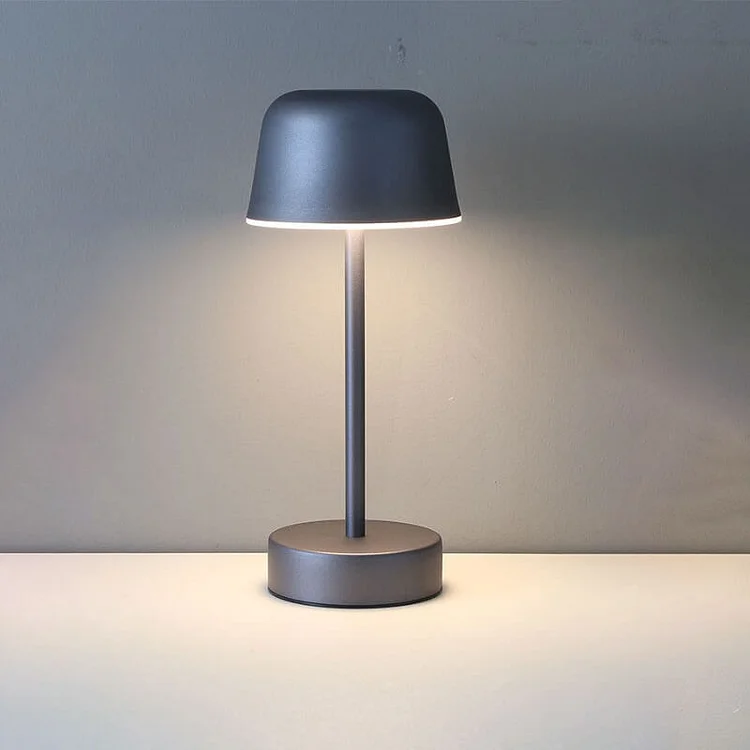 Lampe de table en métal