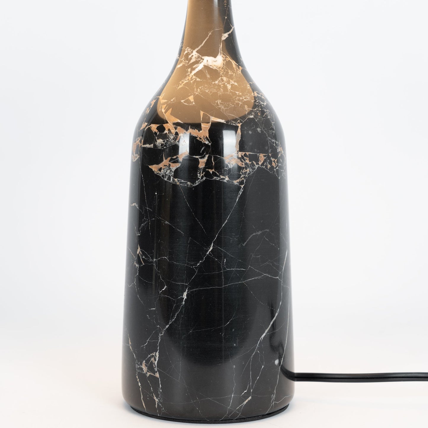 LuxeEddy - Bordlampe med elegant design og subtil lysfordeling