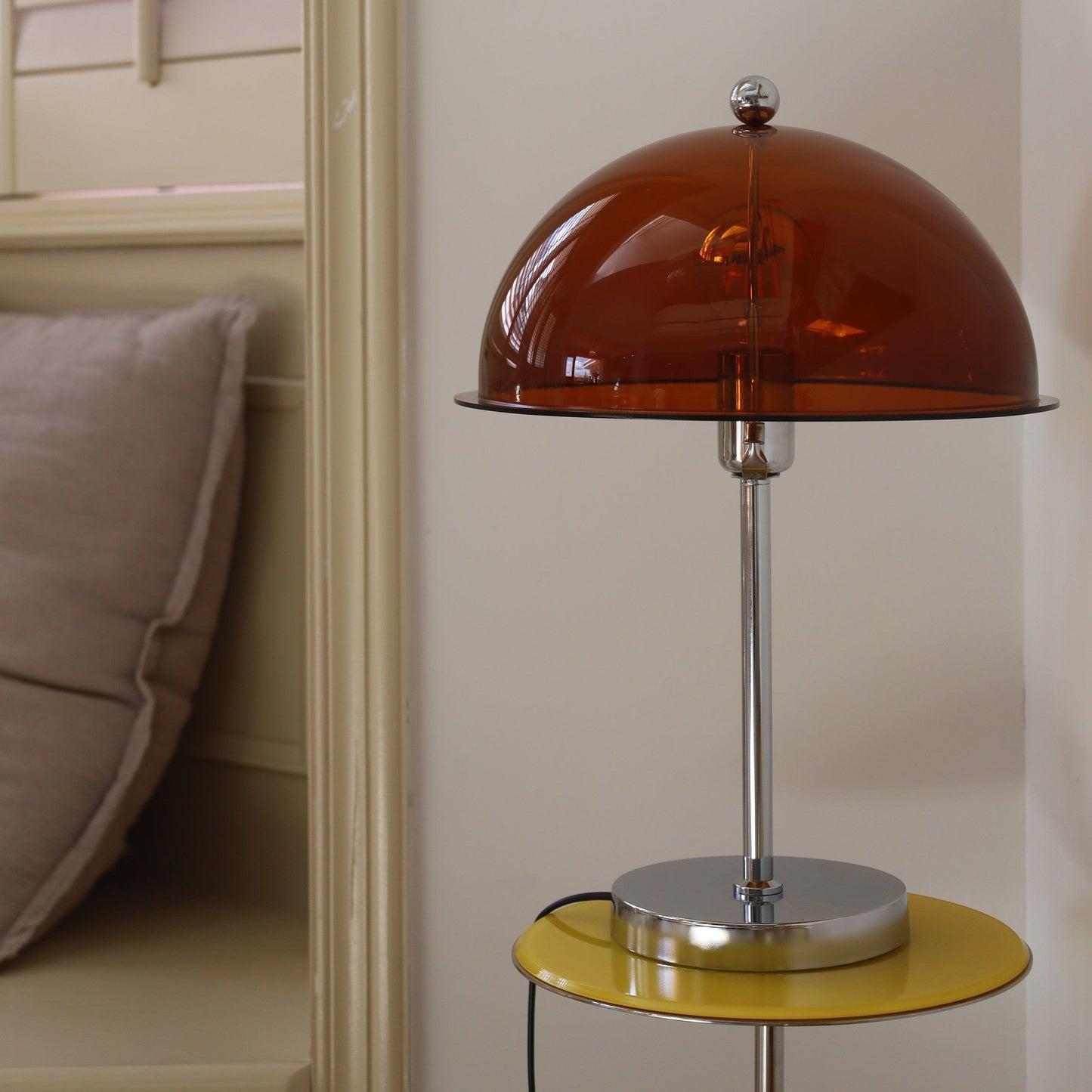 ClassicGlow - Sølv Metal og Akryl Bordlampe