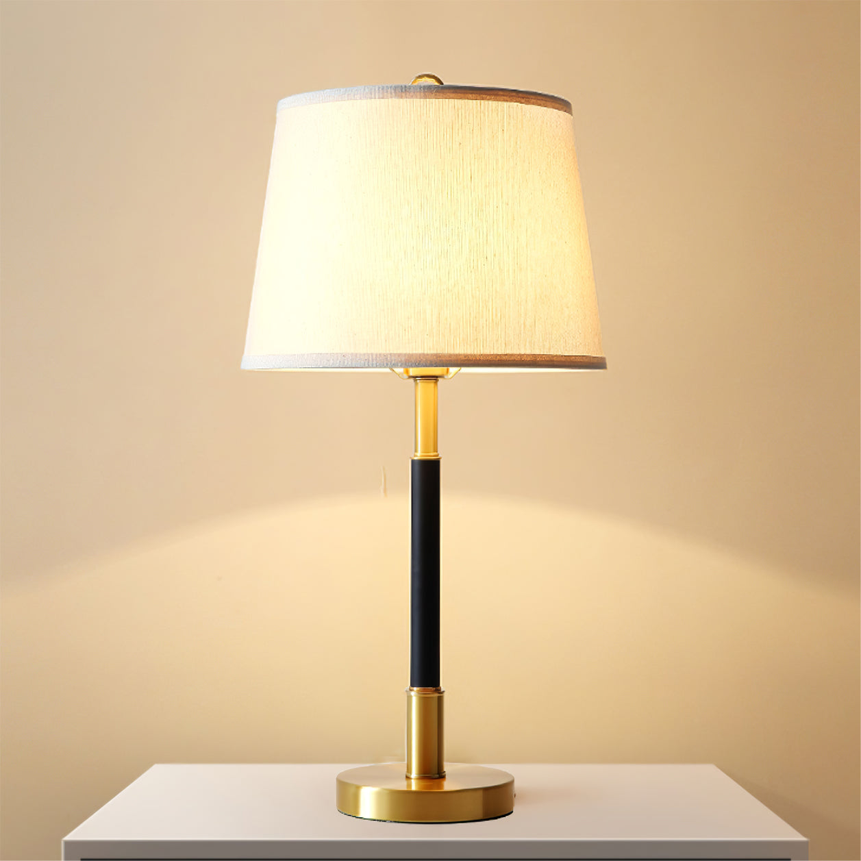 EmpireElegance – Bordlampe i messing med blødt skær