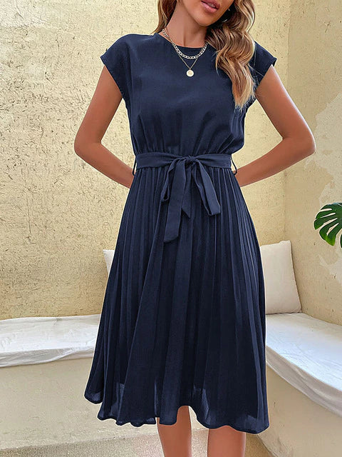 Robe plissée à manches courtes