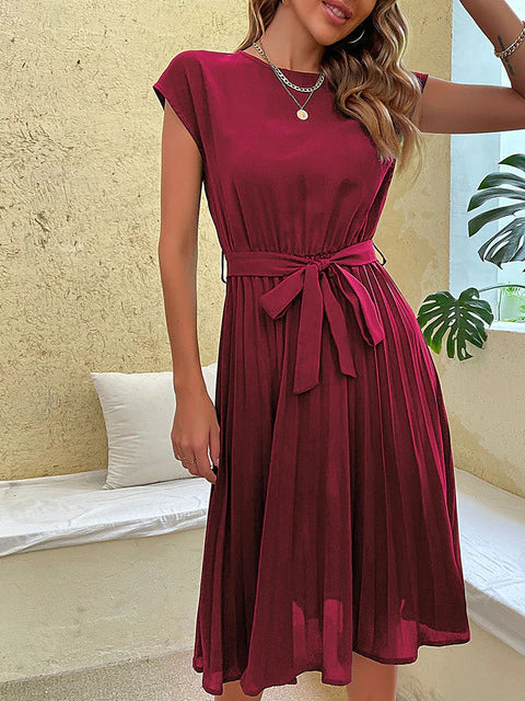 Robe plissée à manches courtes