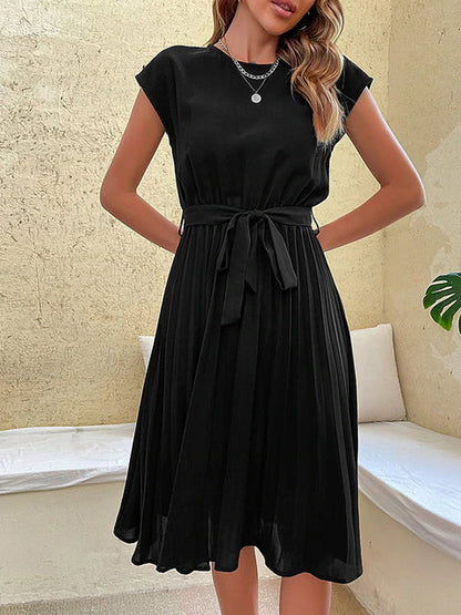 Robe plissée à manches courtes