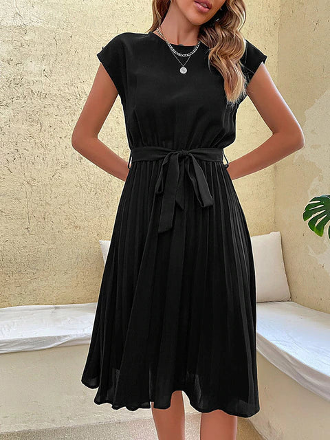 Robe plissée à manches courtes