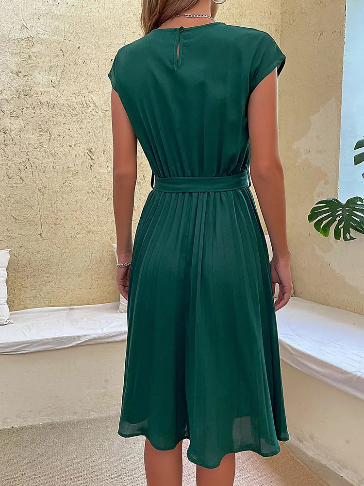 Robe plissée à manches courtes