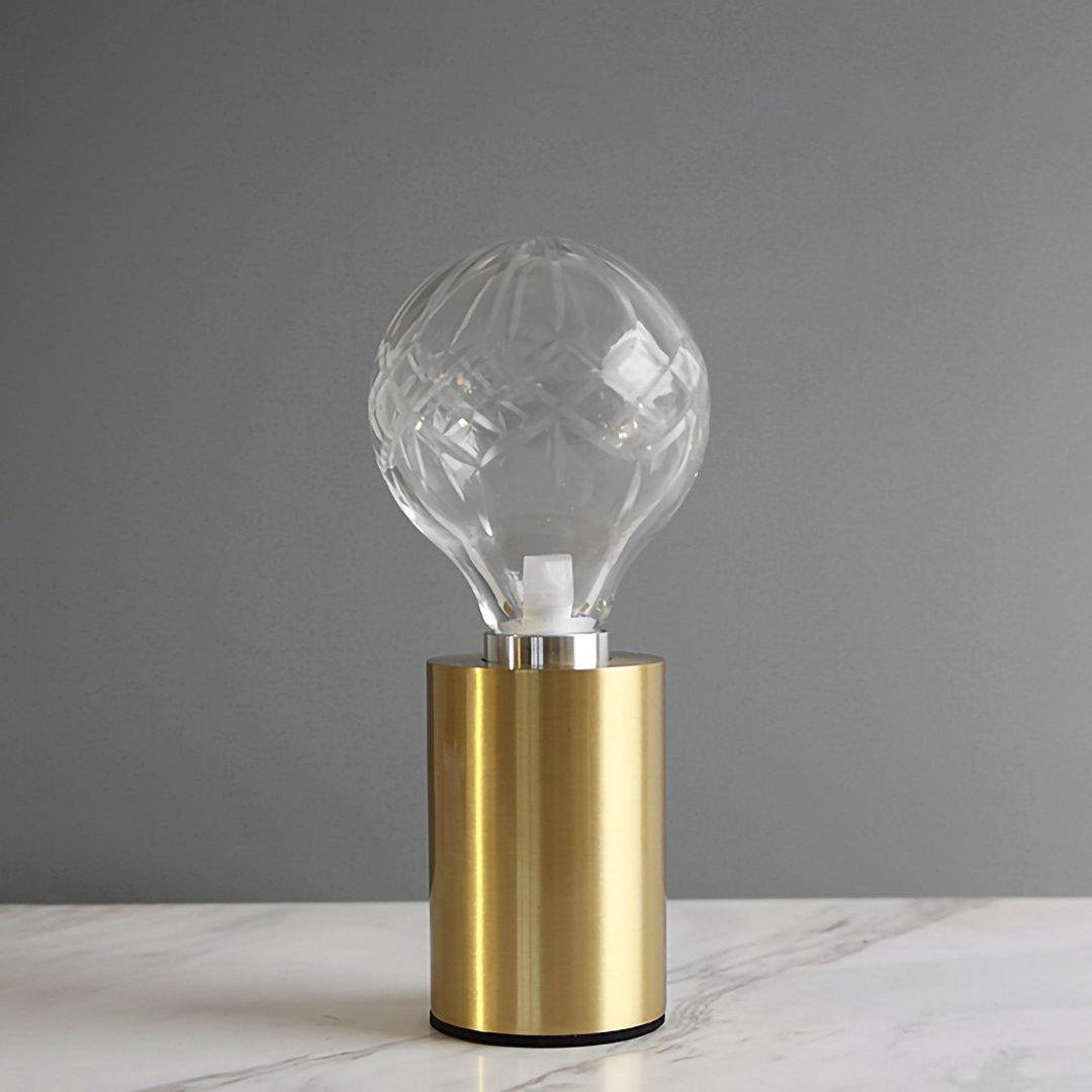 LuxeCrystal - Bordlampe med skinnende krystalkugle og varmt skær
