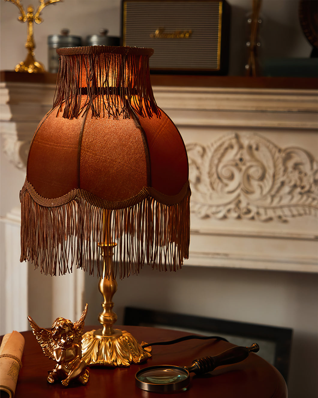ChicTassel - Moderne bordlampe i messing til en varm atmosfære