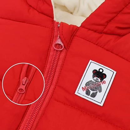 Warmer und gemütlicher Baby-Winterstrampler mit Ohren