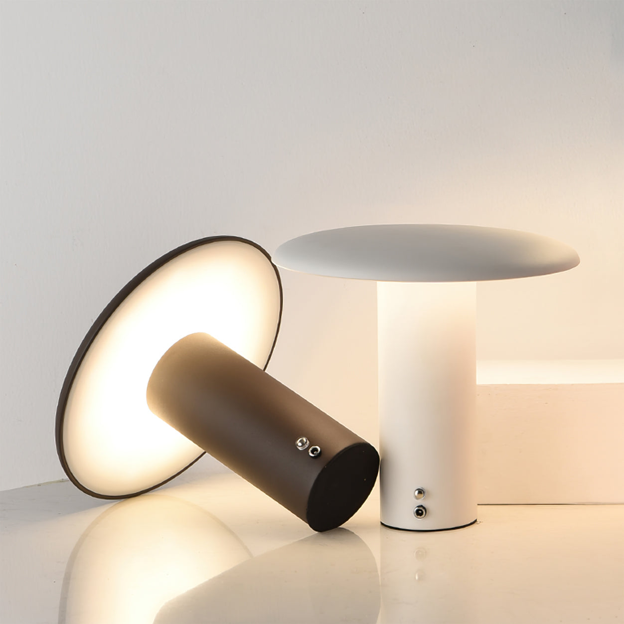 LumiLite – Minimalistisk bordlampe med USB-opladningsfunktion