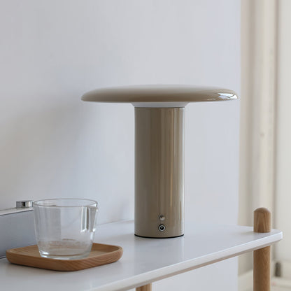 LumiLite – Minimalistisk bordlampe med USB-opladningsfunktion