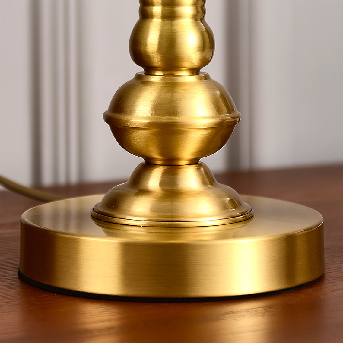 LuxeBrass – Retro Design Table Lamp with White Finish