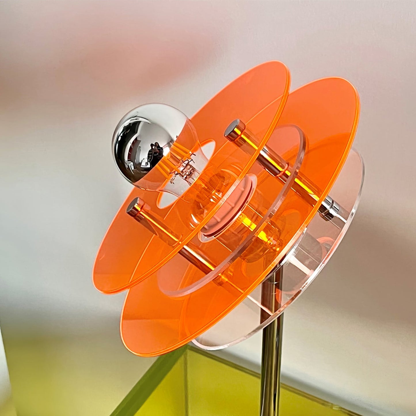 MirroredStyle - Geometrisk UFO Bordlampe