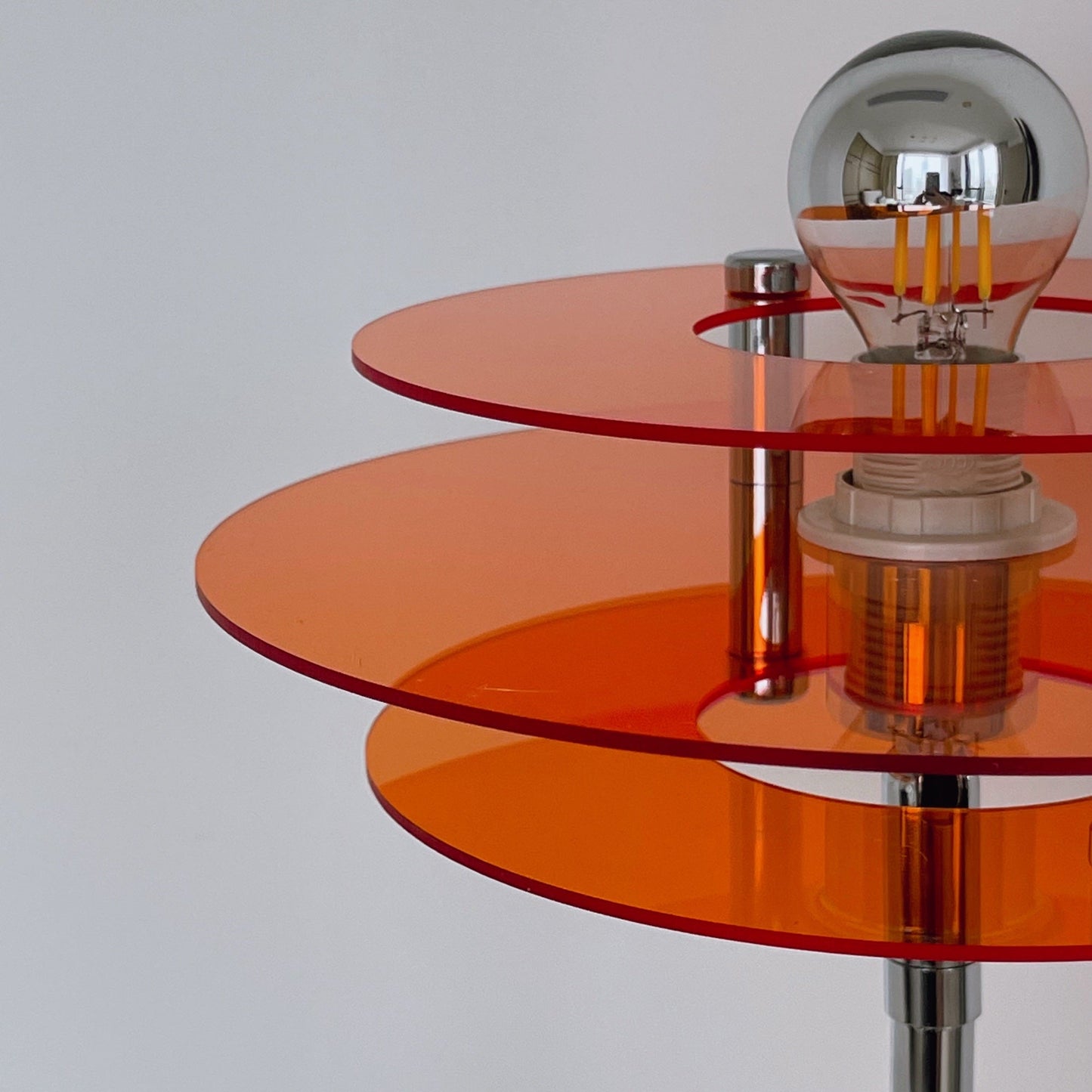 MirroredStyle - Geometrisk UFO Bordlampe