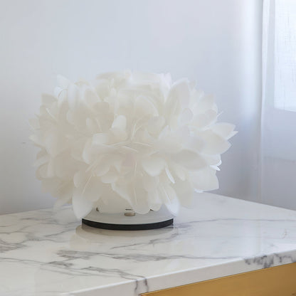 NatureLuxe – Table Lamp with Metal and Natural Petals